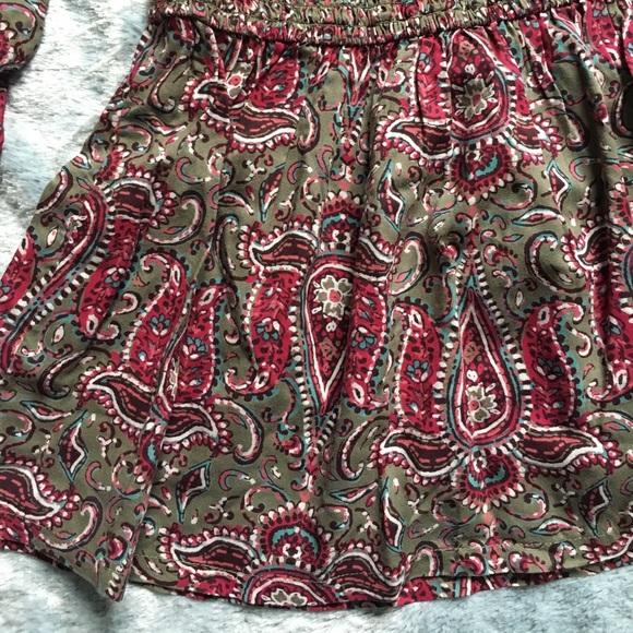 SOLD Smocked Off The Shoulder Floral Hollister Top - Picture 4 of 6